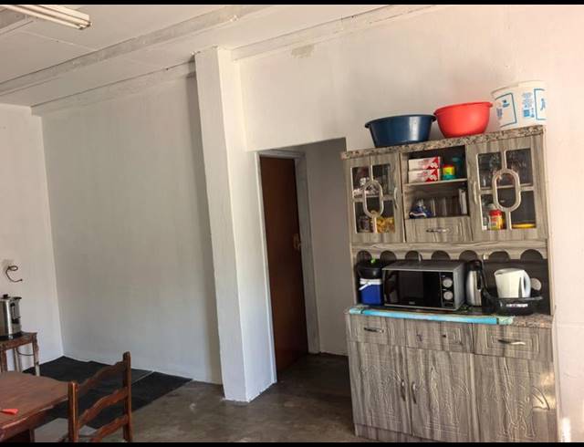 6 BEDROOM HOUSE FOR SALE IN ORLANDO WEST